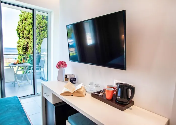 Acrotel Lilyann Boutique Elia Nikitis